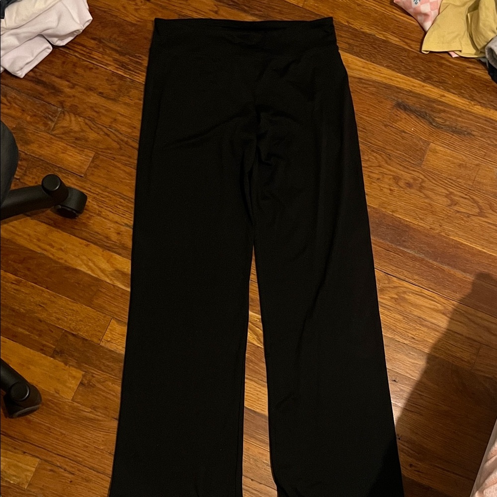Black loose straight leg yoga pant